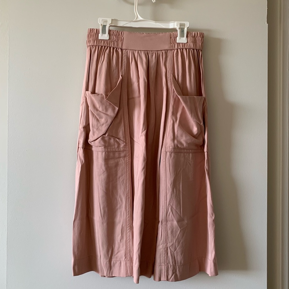 NWOT midi skirt with pockets H&M